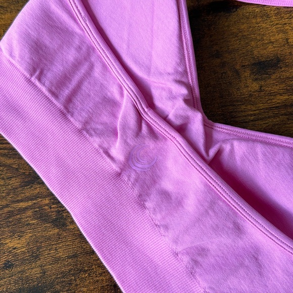 XS Lazuli Label Ultra Pink Halter Neck Top - Picture 3 of 7